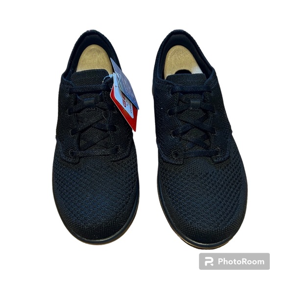 NEW Women’s Sketchers Black Slip On Sneakers - Picture 2 of 8